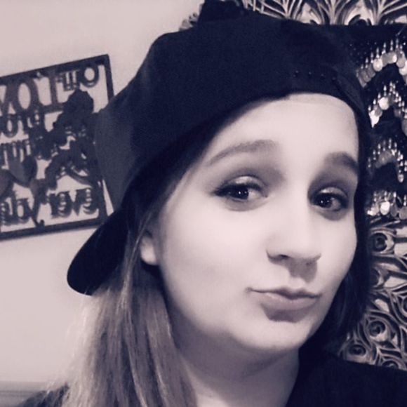 Meet your Posher, Sabrina - Picture 1 of 1